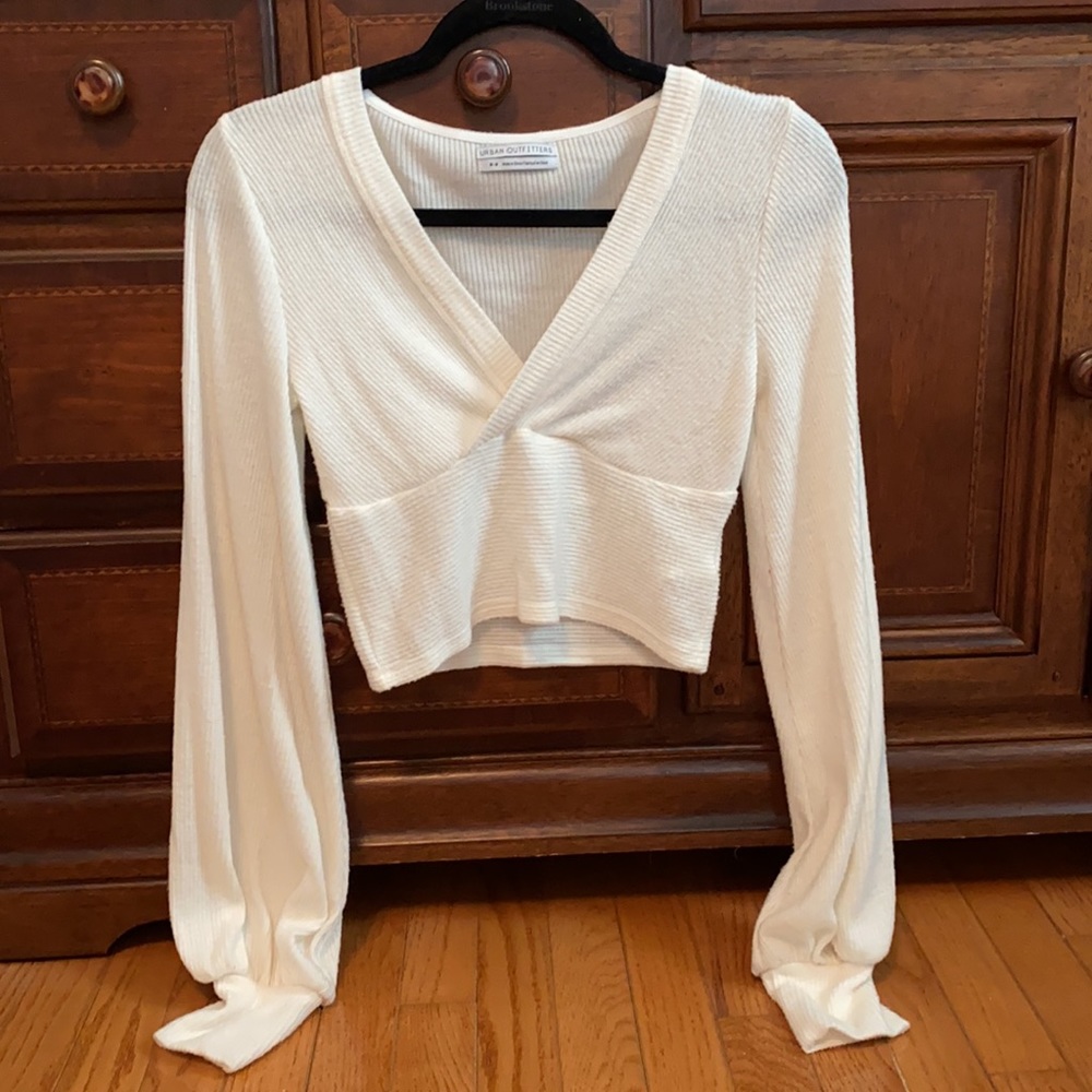 URBAN OUTFITTERS top with flowy sleeves!!